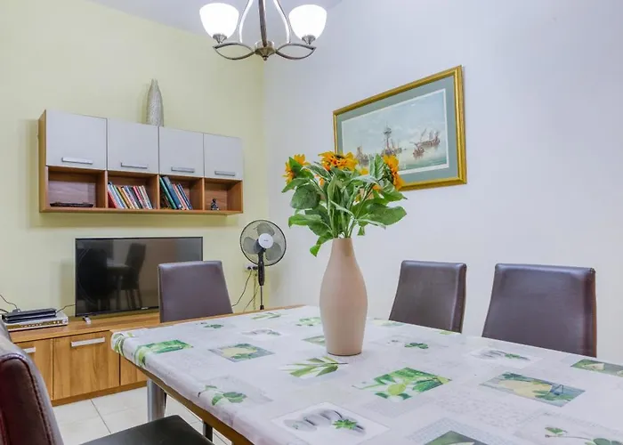 Lovely 2Br Apt In The Historical Town Of Bormla By 360 Estates